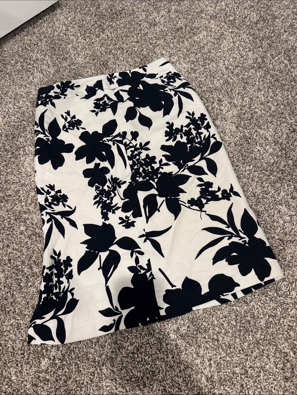 Harold's Black and White Floral Pencil Skirt - small creme stain on bottom